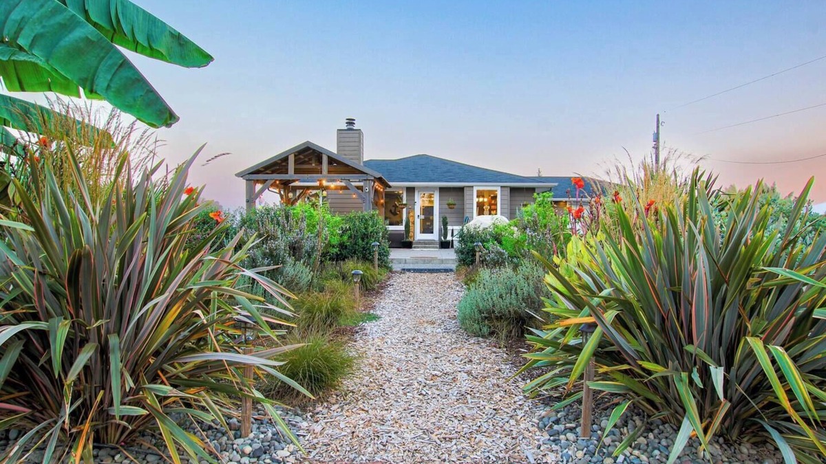 Cathlamet House | Puget Island Riverfront Getaway with Hot tub