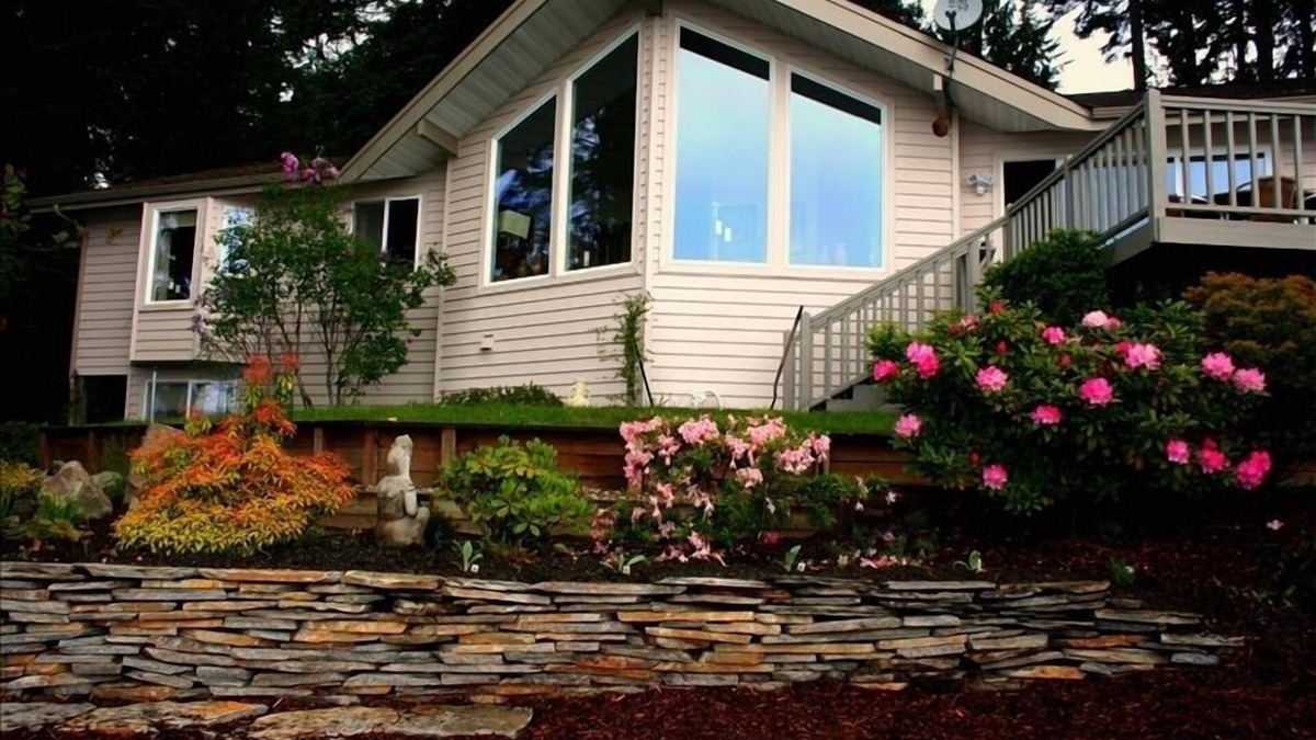 Agate House | Puget Sound Beach House - Gorgeous Waterfront, Views - Beach Access