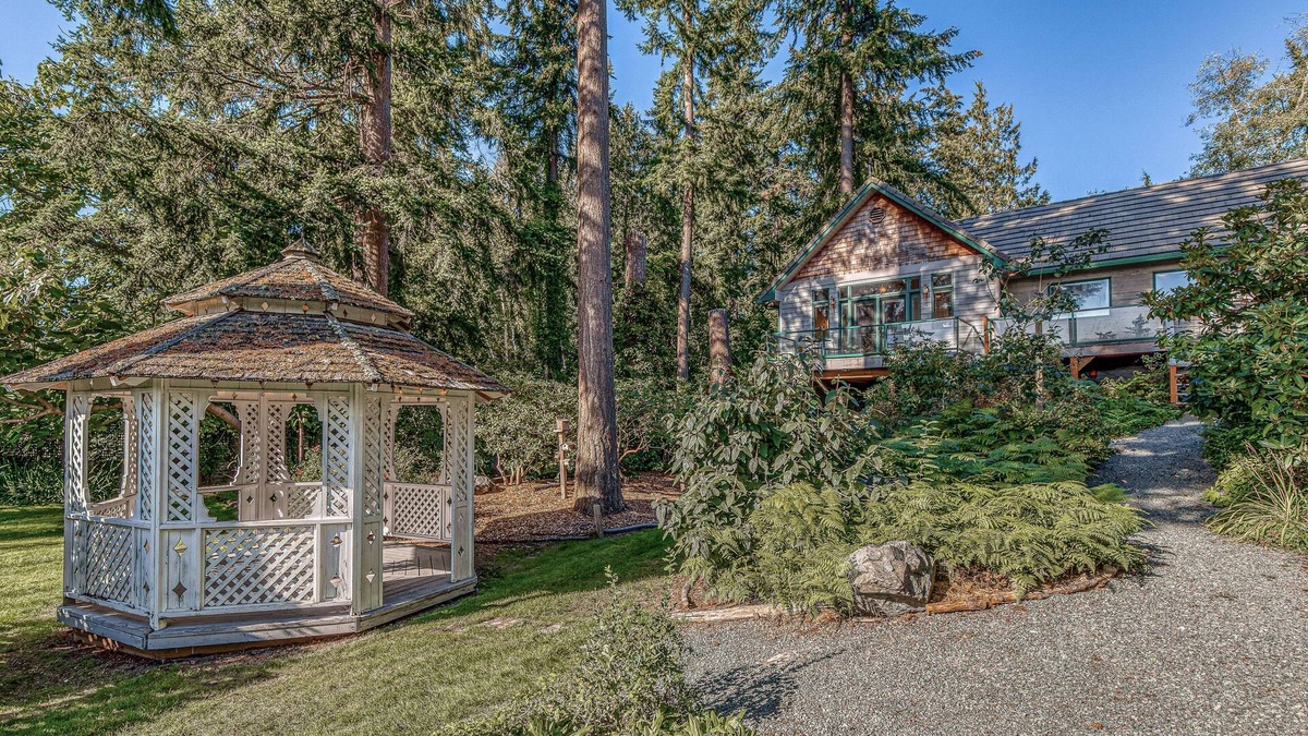 Clinton House | Puget Sound-view group getaway with water views, games & entertainment