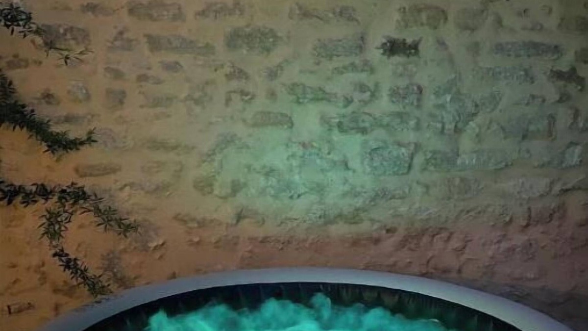 Pujaut House | Pujaut, Gard, provence, Avignon, Gîte cœur de village "sous le clocher