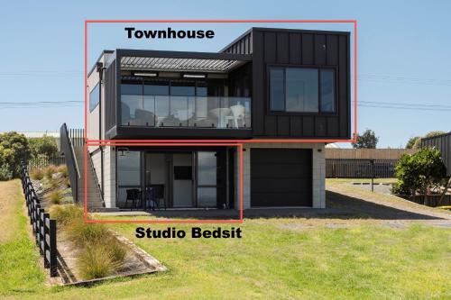 Pukehina House | Pukehina Estuary Sunset Views Townhouse & Studio