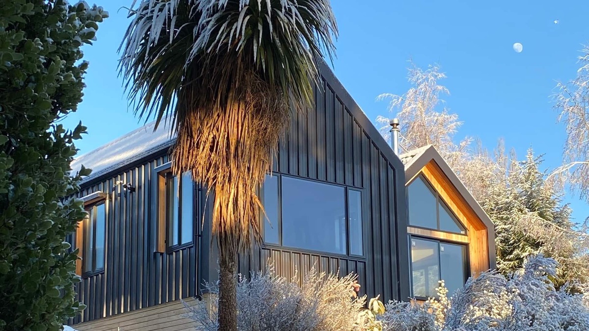 Ohakune Ski Chalet | Pukeiti - Designer Mountain Chalet with spa & mountain views