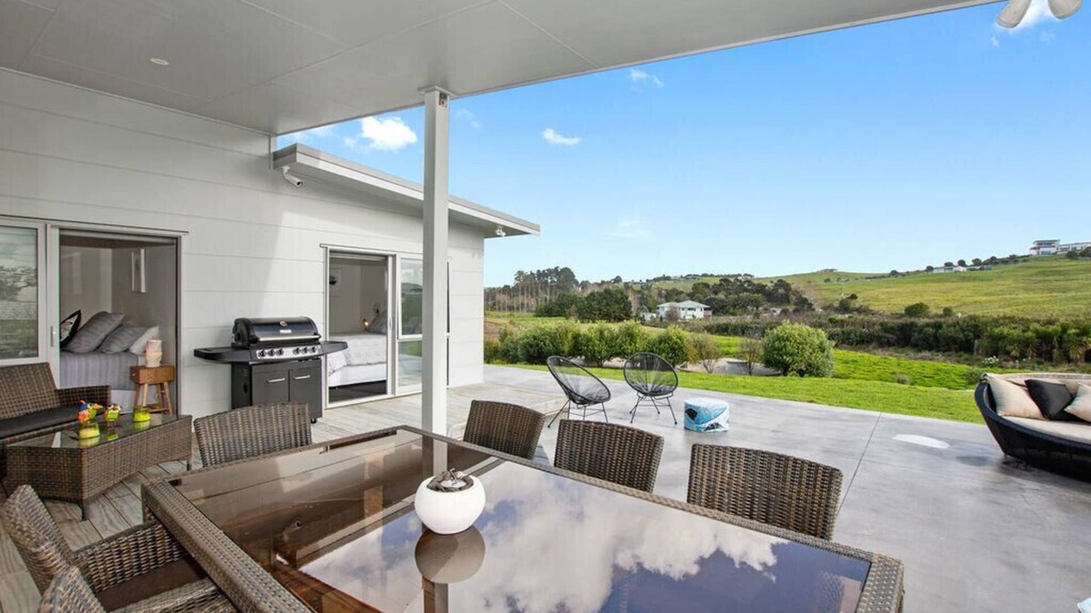 Mangawhai Cottage | Pukeko Paradise - Mangawhai Heads Holiday Home