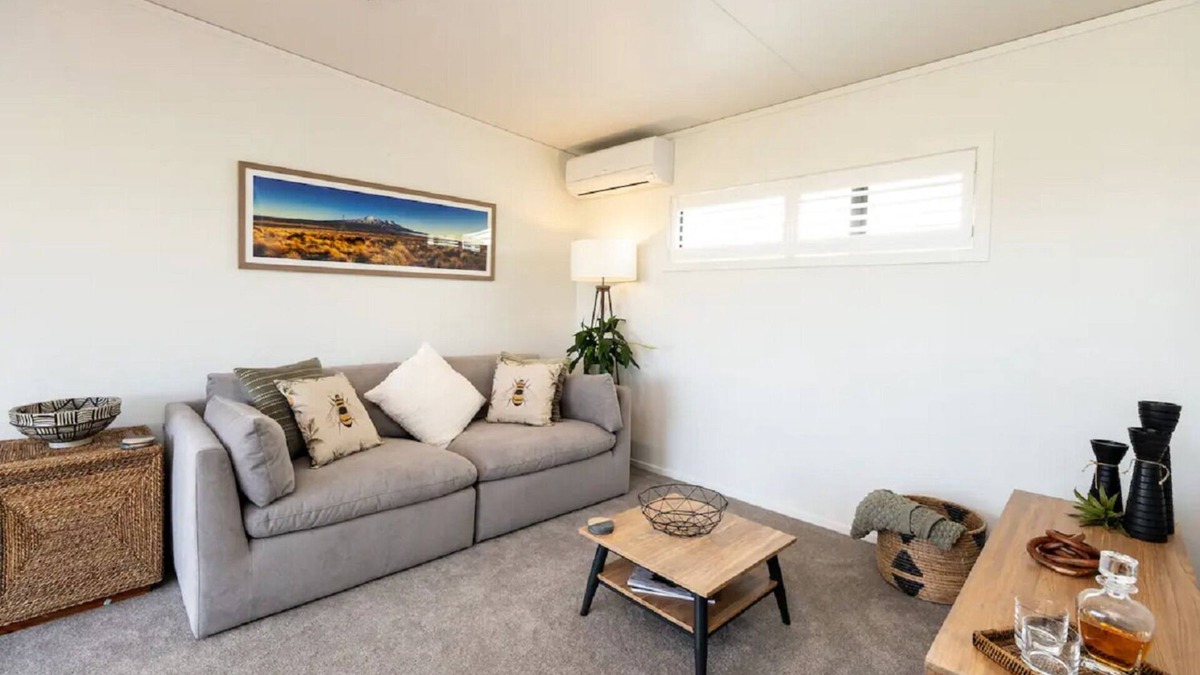 Waikato District Cottage | Puketutu Views