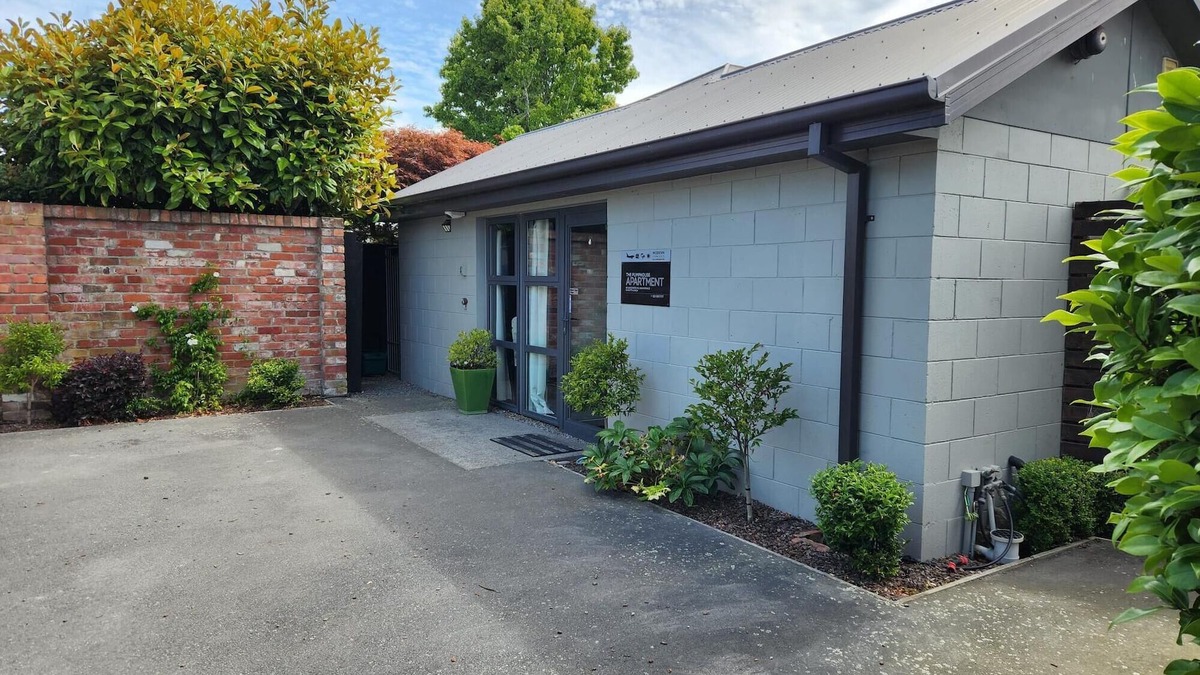 Harewood Apartment | PUMPHOUSE APARTMENT- AIRPORT,spacious,private, warm, homely, family