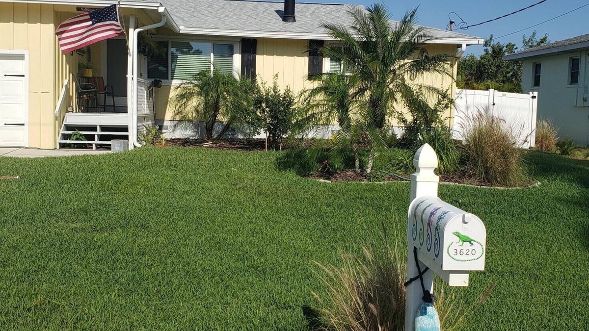 Charlotte Park House | Punta Gorda! Charming heated salt pool, dead end, on canal, access to Harbor!
