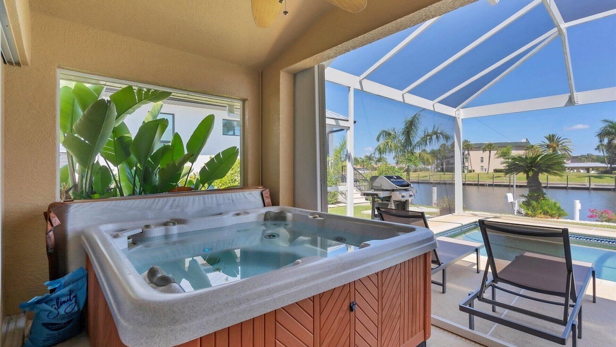 Punta Gorda House | Punta Gorda Isles 2 Bedroom Pool+Hot Tub Home