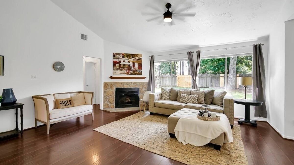 Spring House | Pup friendly home in Spring w/yard near IAH, Exon & The Waterway