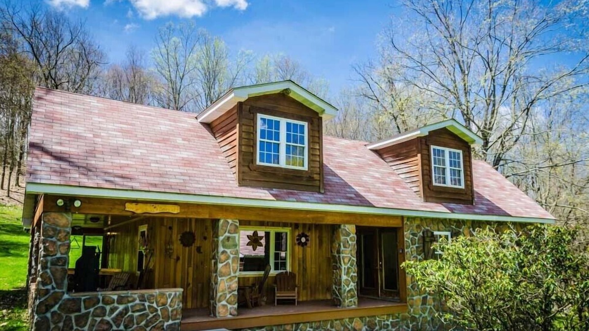 Ohiopyle Cottage | Pura Vida | 3BR, 2BA, Hot Tub, Private, Dog Friendly, Borders State Park!
