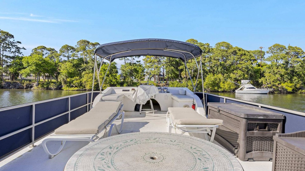 Merritt Island Boat Rental | Pura Vida - Cape Crossing Resort and Marina