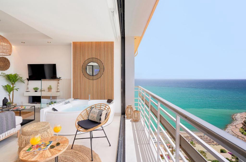 Torremolinos City Centre Apartment | PURA VIDA Luxury apartment with jacuzzi