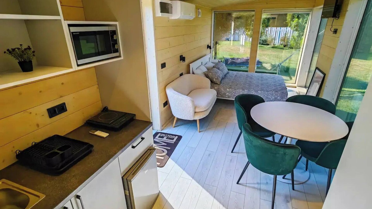 Vama Veche House | Pura Vida Tiny house Seaside Resort Mirror house