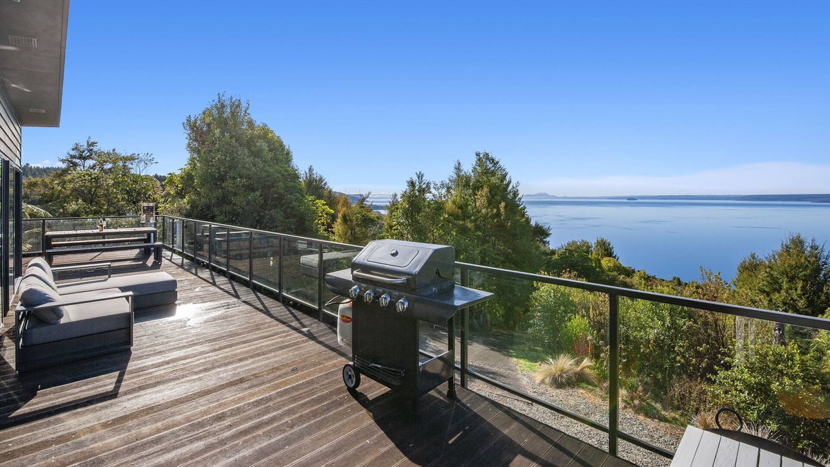 Pukawa Cabin | Puratoke Rise and Shine - Pukawa Holiday Home