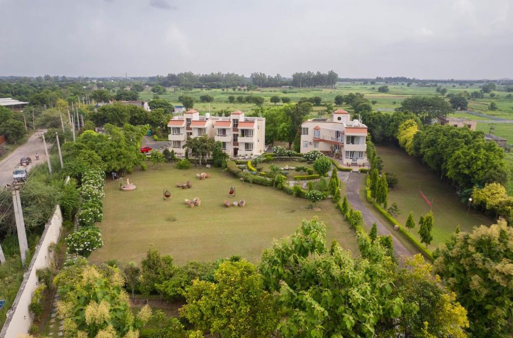 Gurugram House | Puravida -14 BHK farmhouse, near Westin Sohna