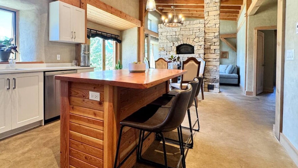 Golden House | Purcell View - Mountain Views