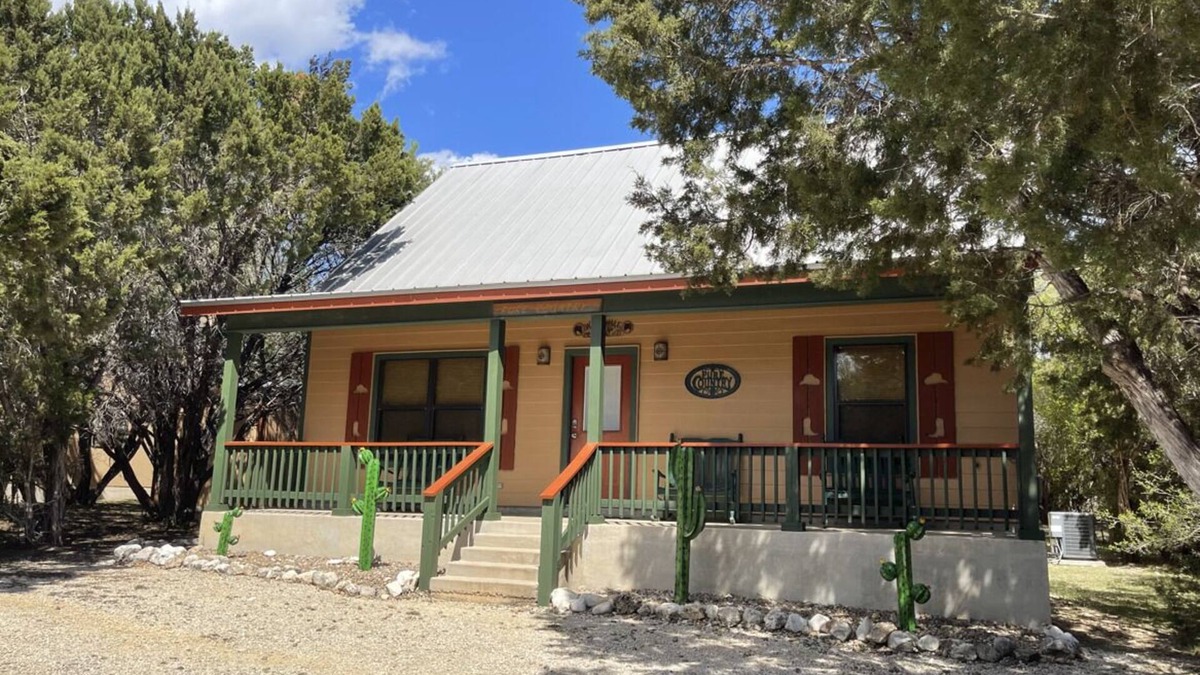 Sabinal House | Pure Country - In Concan, Texas