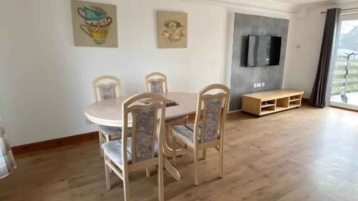 Dunfermline Apartment | Pure Home Oakley Central with Parking By Three Bridges Apartments