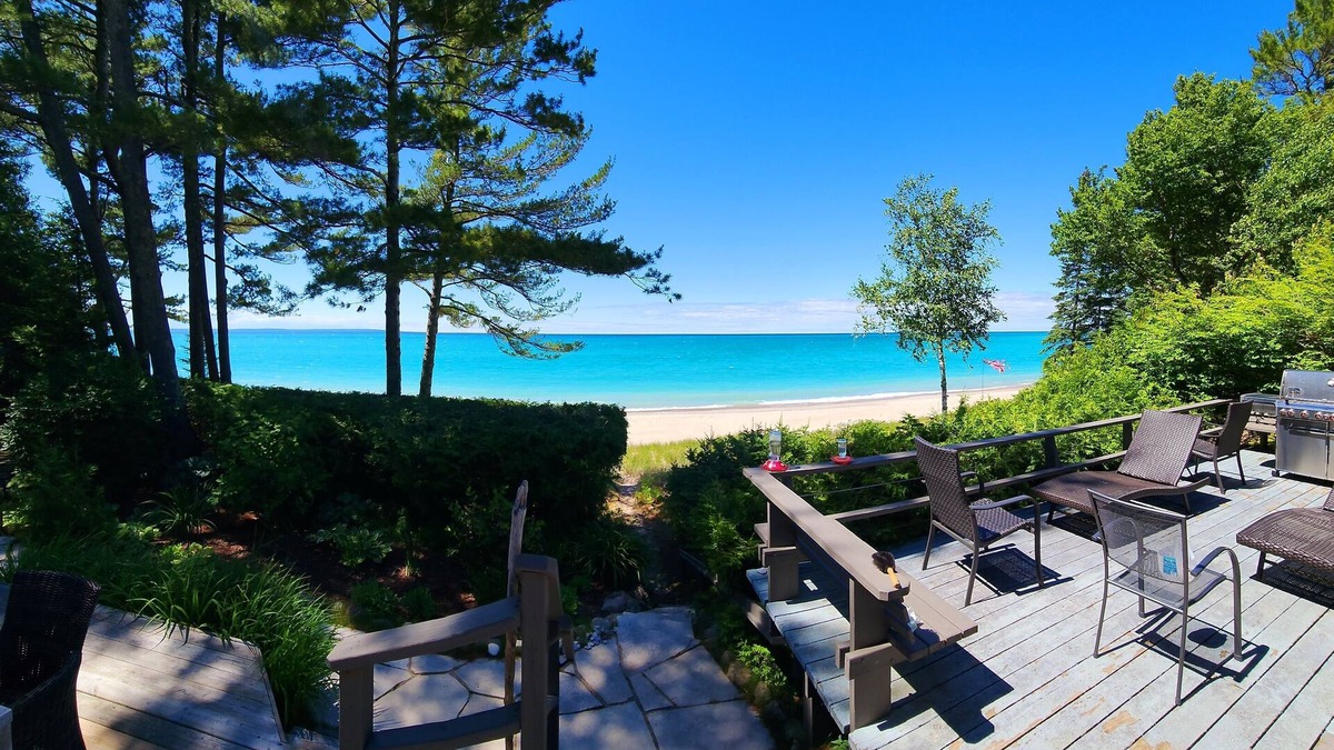 Leland House | Pure Lake Michigan Cottage Getaway Health retreat/Wellness at it's BEST.