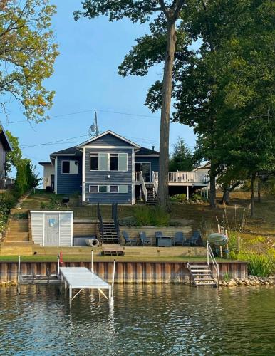 Plainwell House | Pure Michigan At Pine Lake - Swim, Boat, Fun!