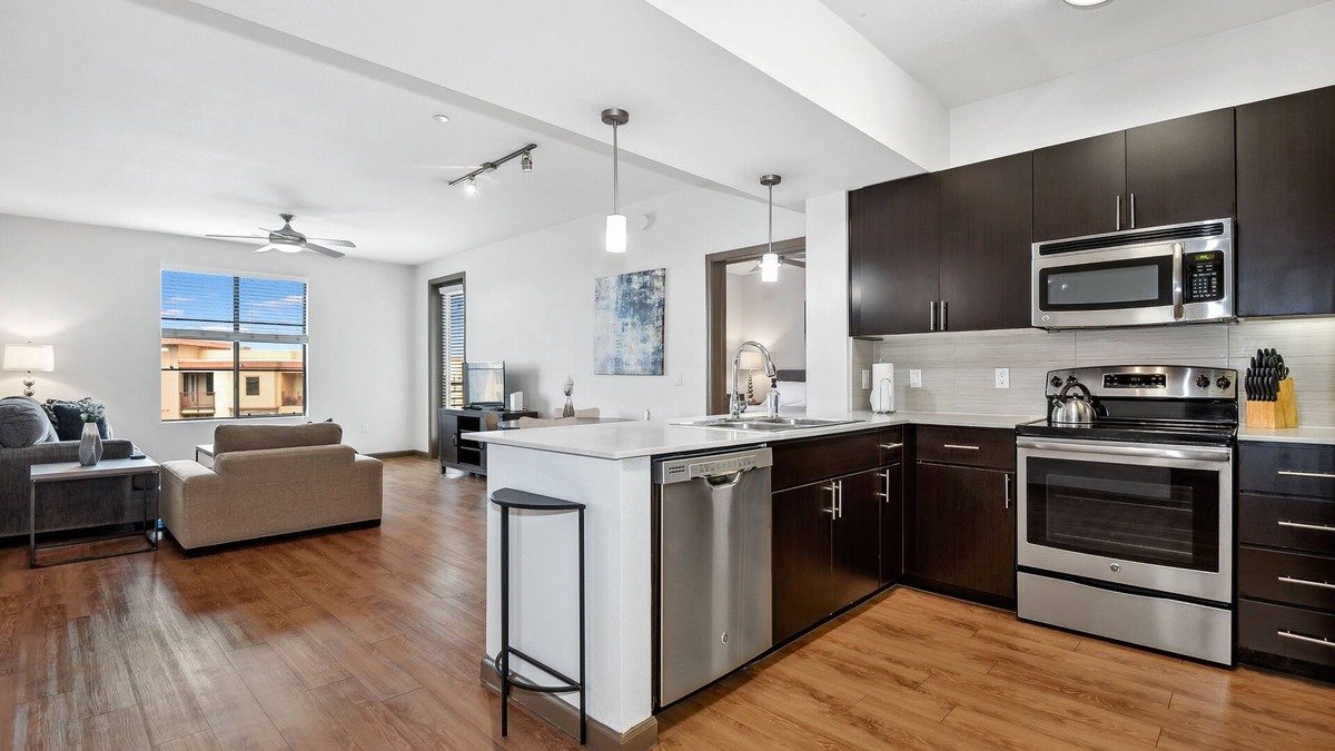 Desert Ridge Apartment | PURE SUITES DESERT RIDGE 2 BED POOL GYM WALK SHOPS/DINING