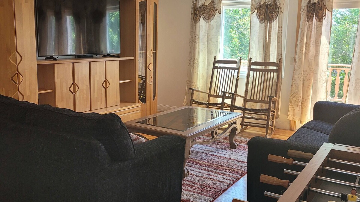 Northeast Yonkers House | PureHeart House, Spacious, Peaceful 3bdr House in Yonkers