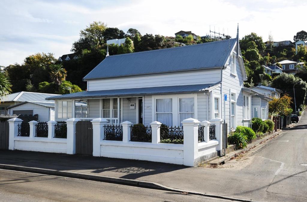 Napier House | Puriri Downtown Villa - Napier Holiday Home