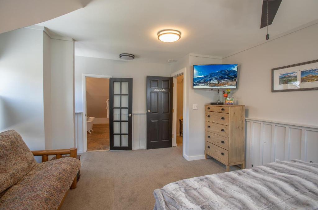 Crested Butte Bed & Breakfast | Purple Mountain Bed & Breakfast & Spa