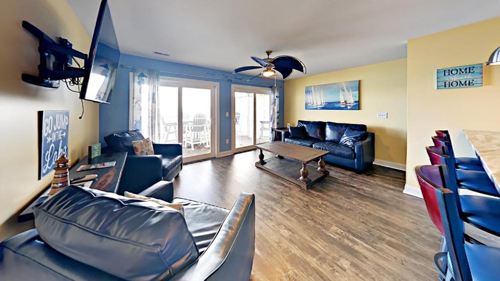Put-in-Bay House | Put-in-Bay Waterfront Condo #202