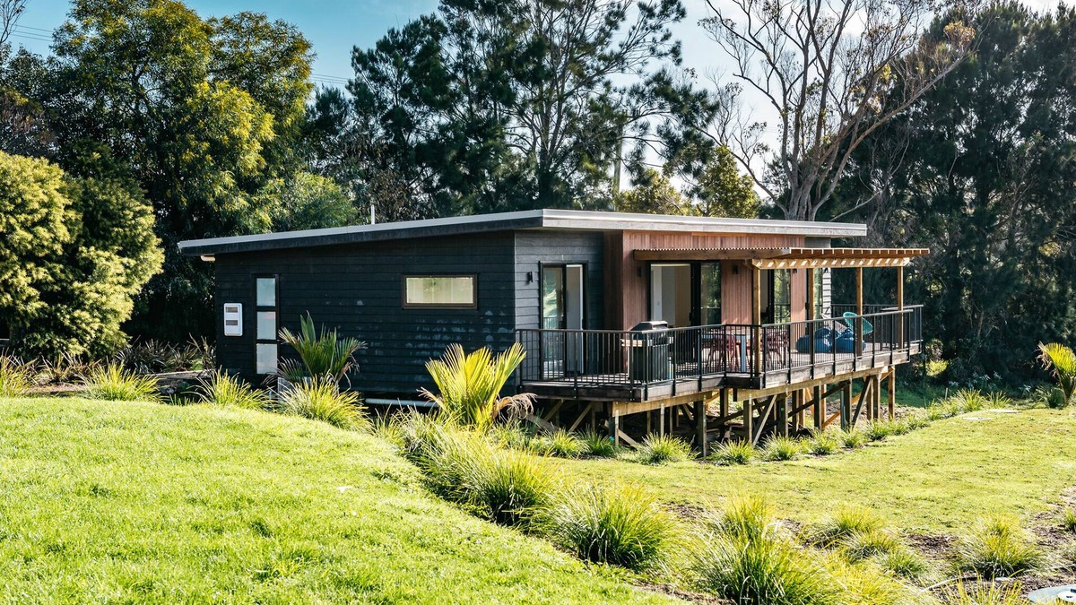 Surfdale House | PUTAKI BAY - KERERU VILLA | Be My Guest