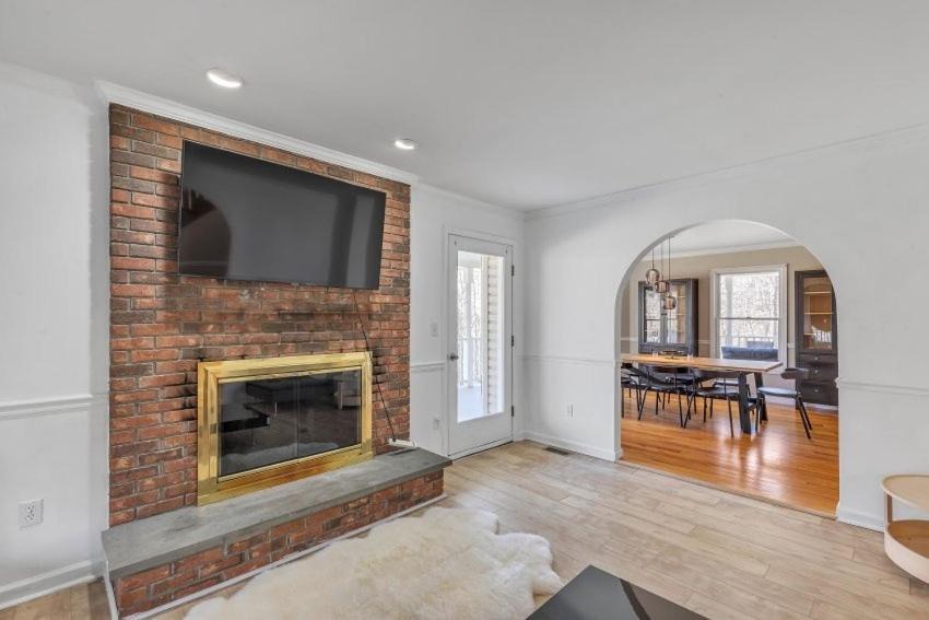Putnam Valley Apartment | Putnam Valley Estate 4BR - Hot Tub Fireplace