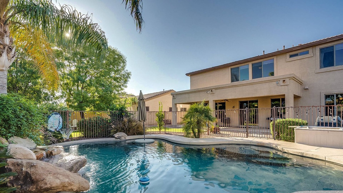 Superstition Springs House | Puzzle House-Private pool/fire pit/quiet neighborhood/Close to shopping/entertainment/golfing