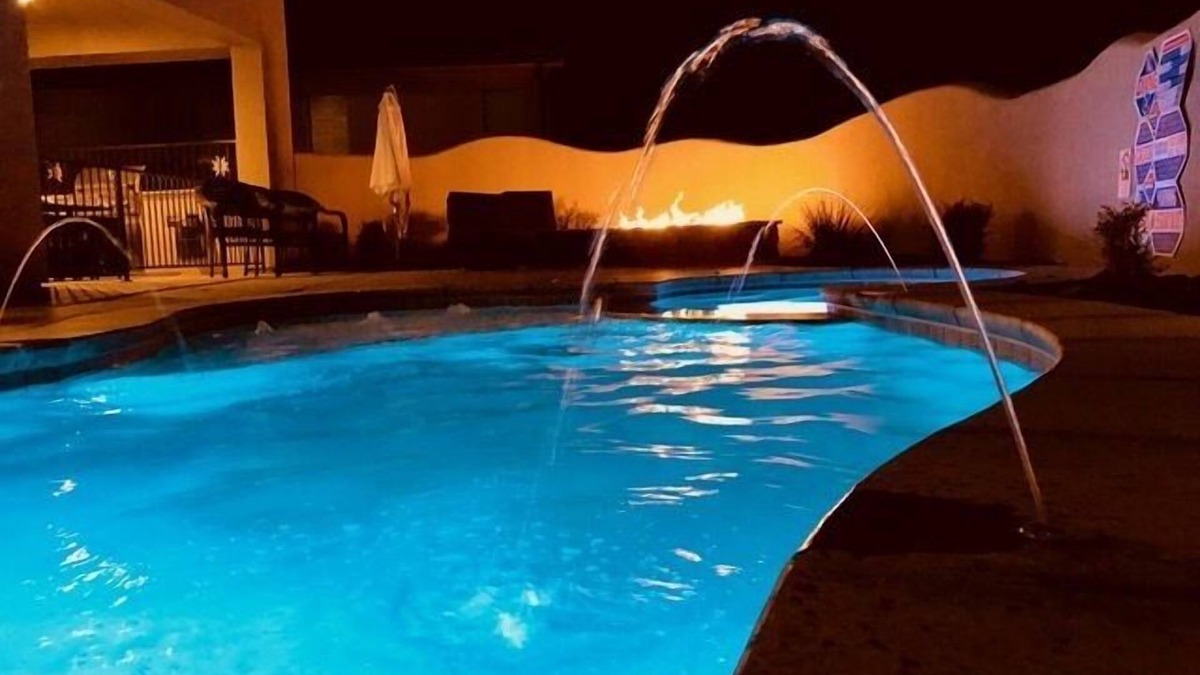 Santa Clara House | PV 18 - "Paradise Poolhouse" Sleeps 28+ Private HEATED Pool Theater Room