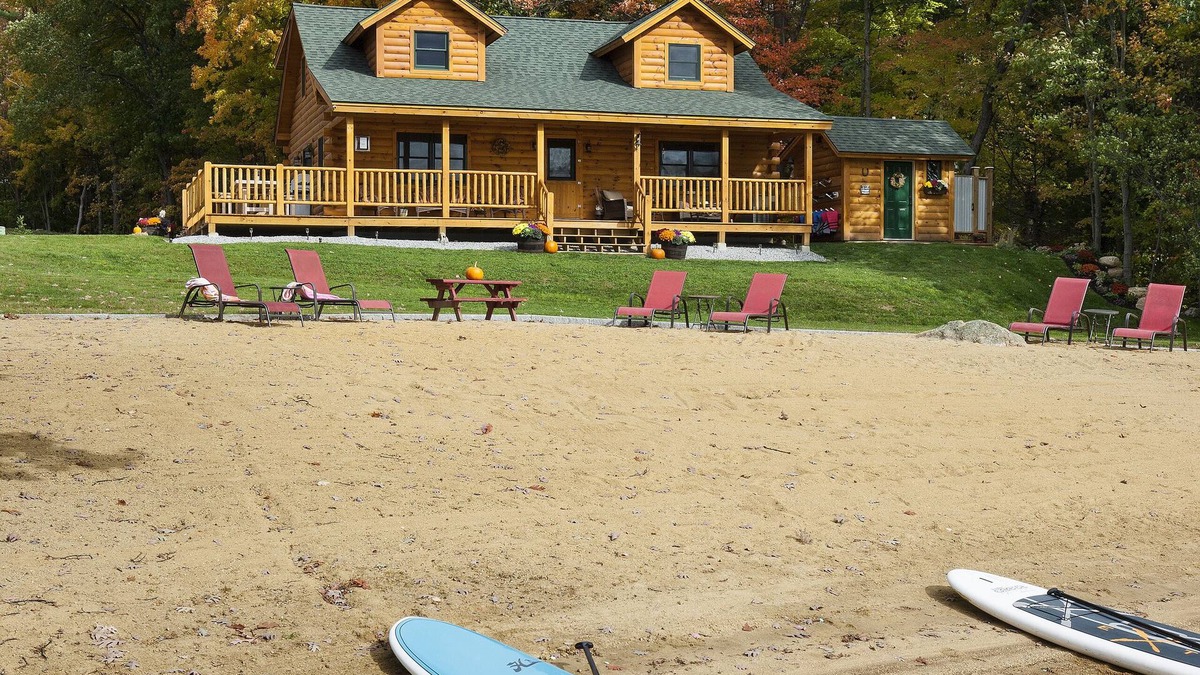 Lochmere Cabin | PVT sandy beach,canoes,kayaks, paddle boards,dog friendly,1 min to Lake Estate