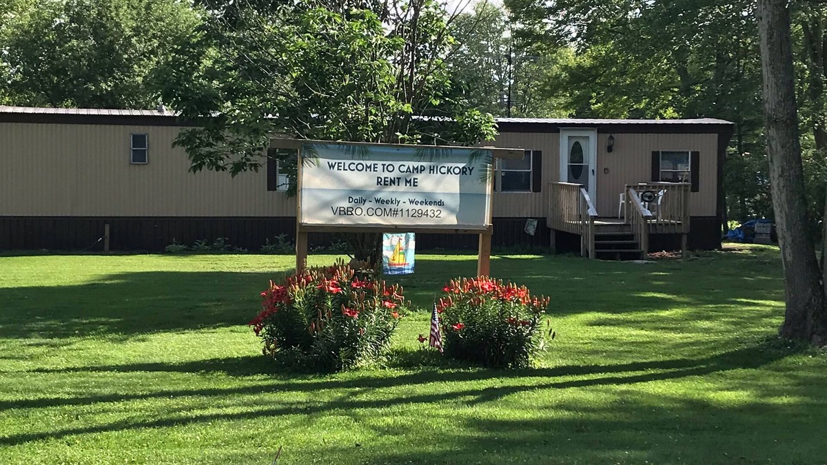 Pymatuning Central House | Pymatuning Lake, walking distance to lake, marina and launch. Amish welcome!