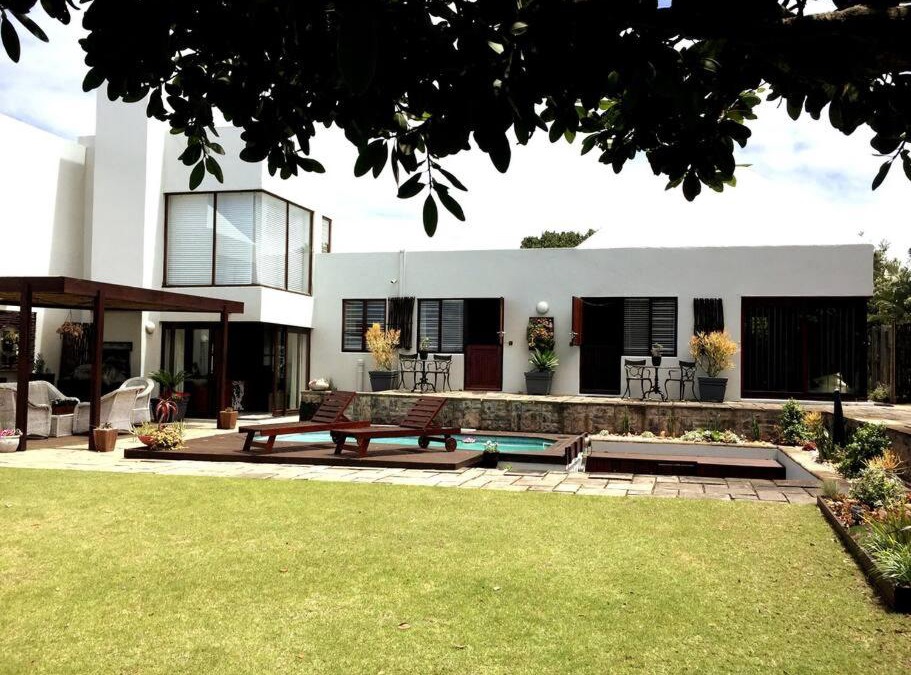West Bank Apartment | PYRAMID HOUSE BY THE SEA