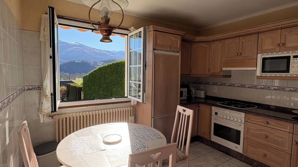 Ayzac-Ost Apartment | Pyrenean villa, view and pool