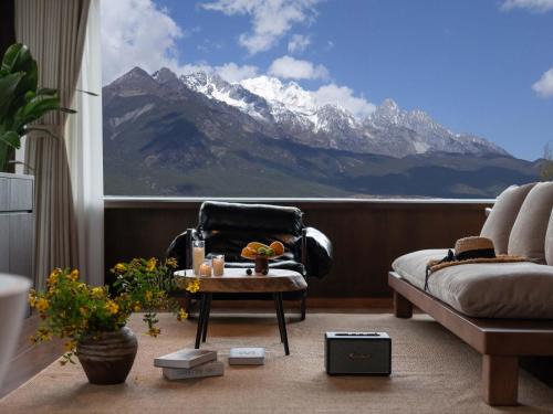Yulong Hotel | Qíng Shān Yuè Panorama Design Resort Villa Jade Dragon White Sand Lijiang