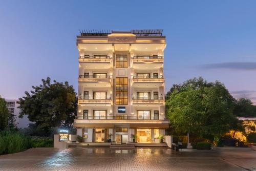 DLF Phase 5 Hotel | Qotel Signature-Golf Course Road Gurgaon