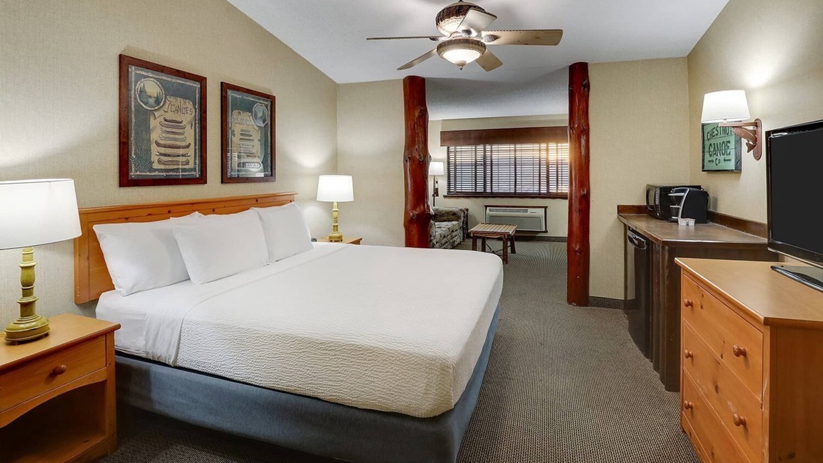 Moline Hotel | Quad Cities Charm | Pantry & Outdoor Patio Access, Next to Bike Path