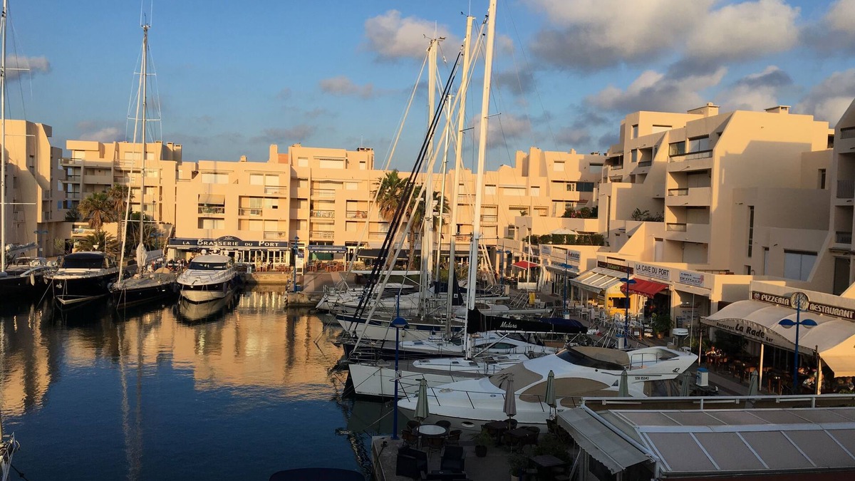 La Faviere Apartment | Quai honor sea view T2 4 pers redone nine port bormes swimming pool parking