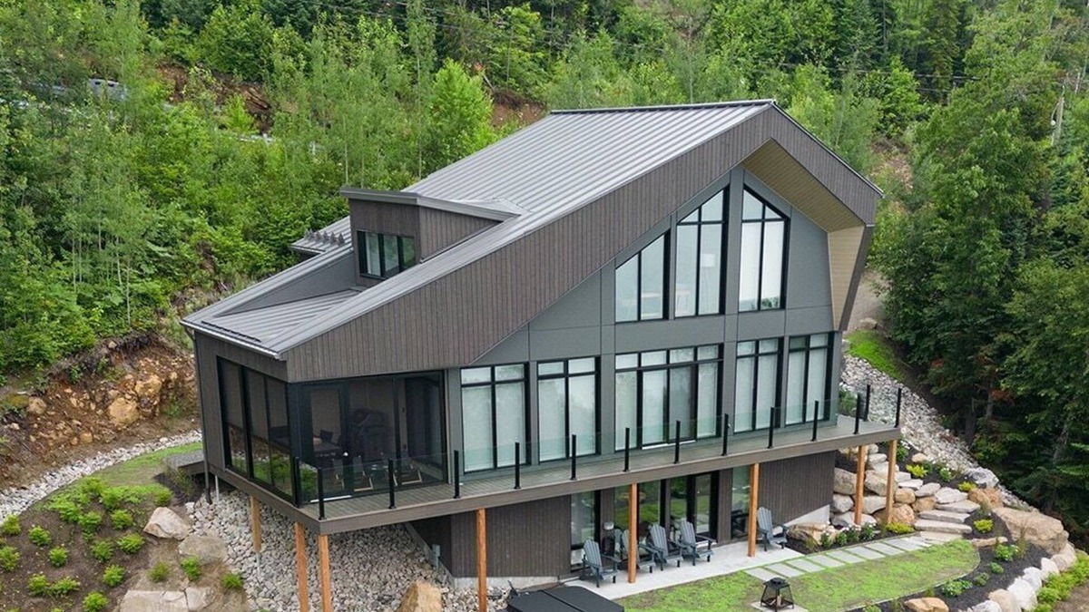 Les Eboulements Ski Chalet | Quai Perché: Forest Escape, River views & Hot Tub