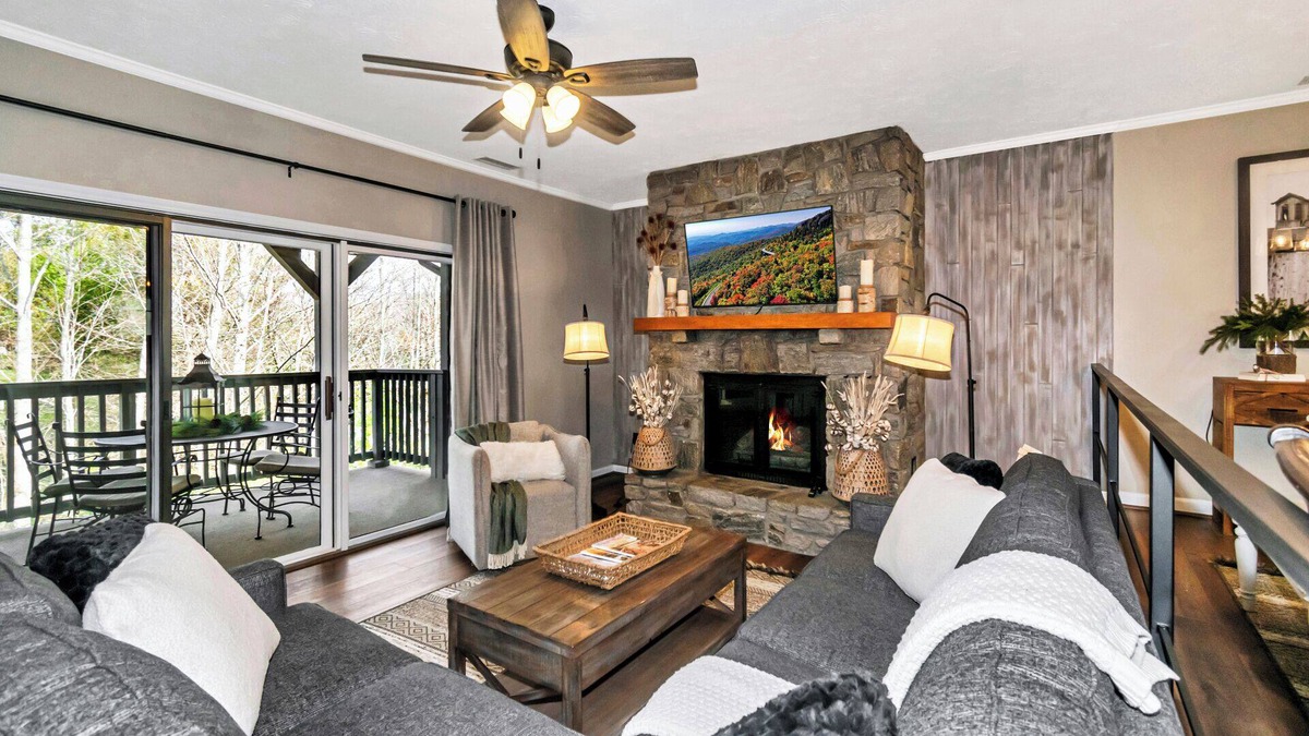 Blowing Rock Condo | Quail 5 | Restaurant, Pool, Spa