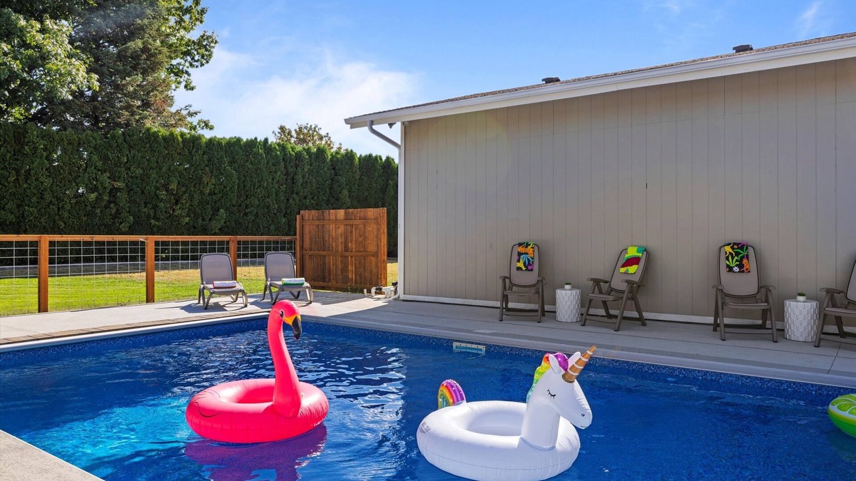 College Place House | Quail Ridge - Views, Pool and Hot tub