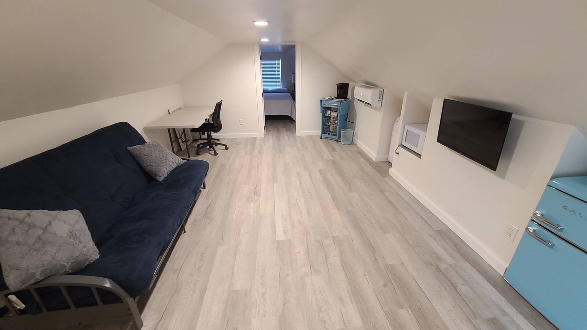 Childersburg House | Quaint 1 bedroom upstairs loft, new construction in 2021, 8 mins from Sylacauga.