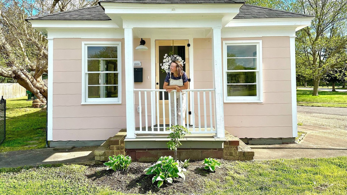 Hopewell Cottage | Quaint 1910 cottage directly across from Grant's Headquarters in City Point, VA.