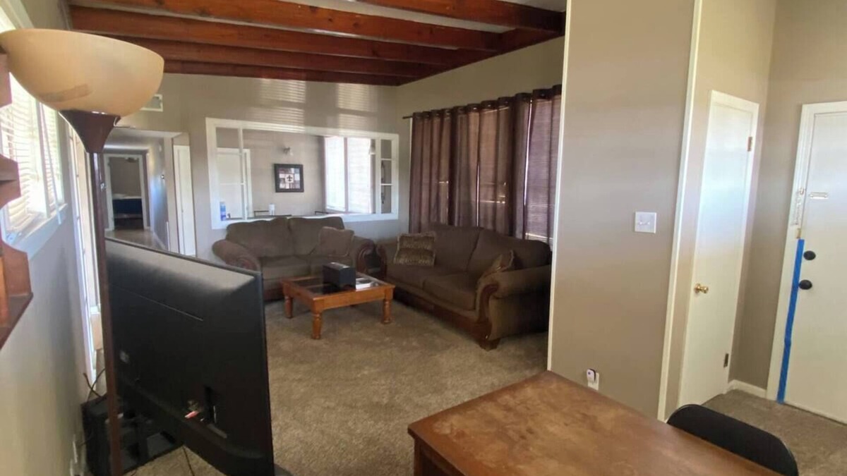 Sulphur House | Quaint 2/1 Cottage. Has full Kitchen, Washer/Dryer, WiFi & BBQ Grill