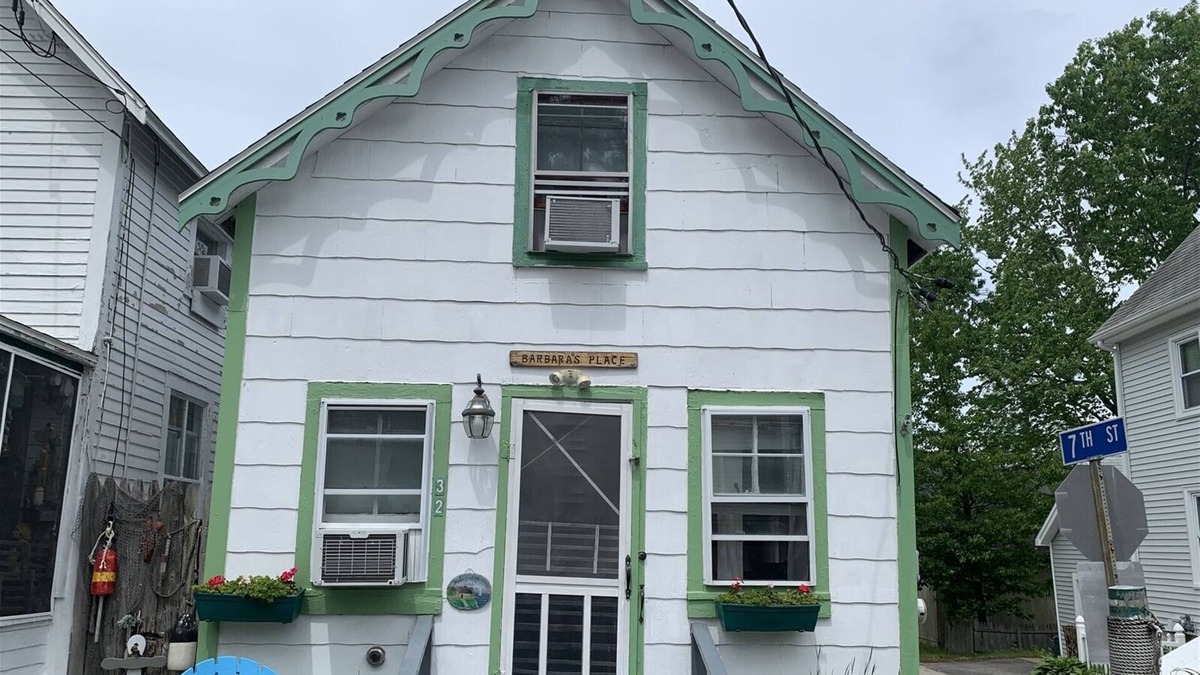 Old Orchard Beach Cabin | Quaint 2 Bedroom Cottage in Old Orchard Beach
