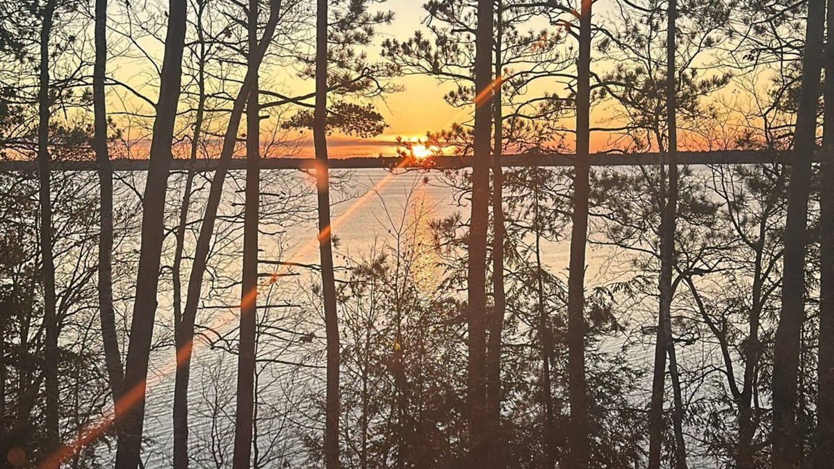 Lac du Flambeau Cabin | Quaint 2-bedroom Pan Abode Cedar Log cabin on FENCE LAKE in Lac du Flambeau.