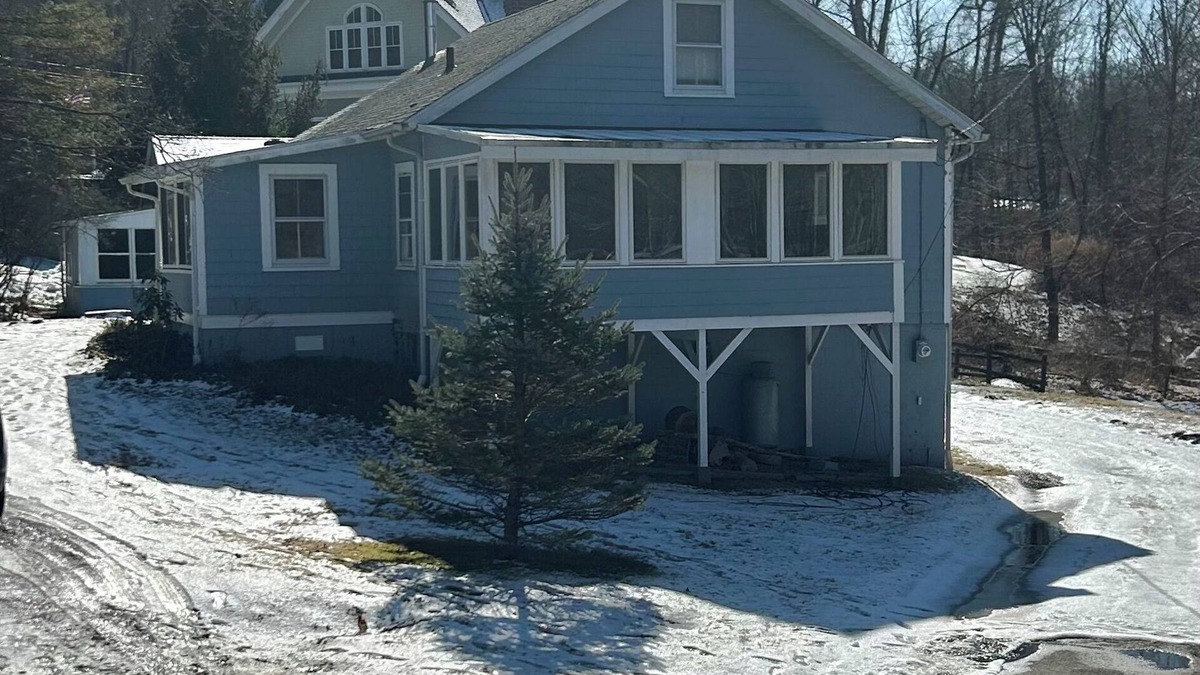 North Salem Cottage | Quaint 2-bedroom cottage in North Salem with WiFi access