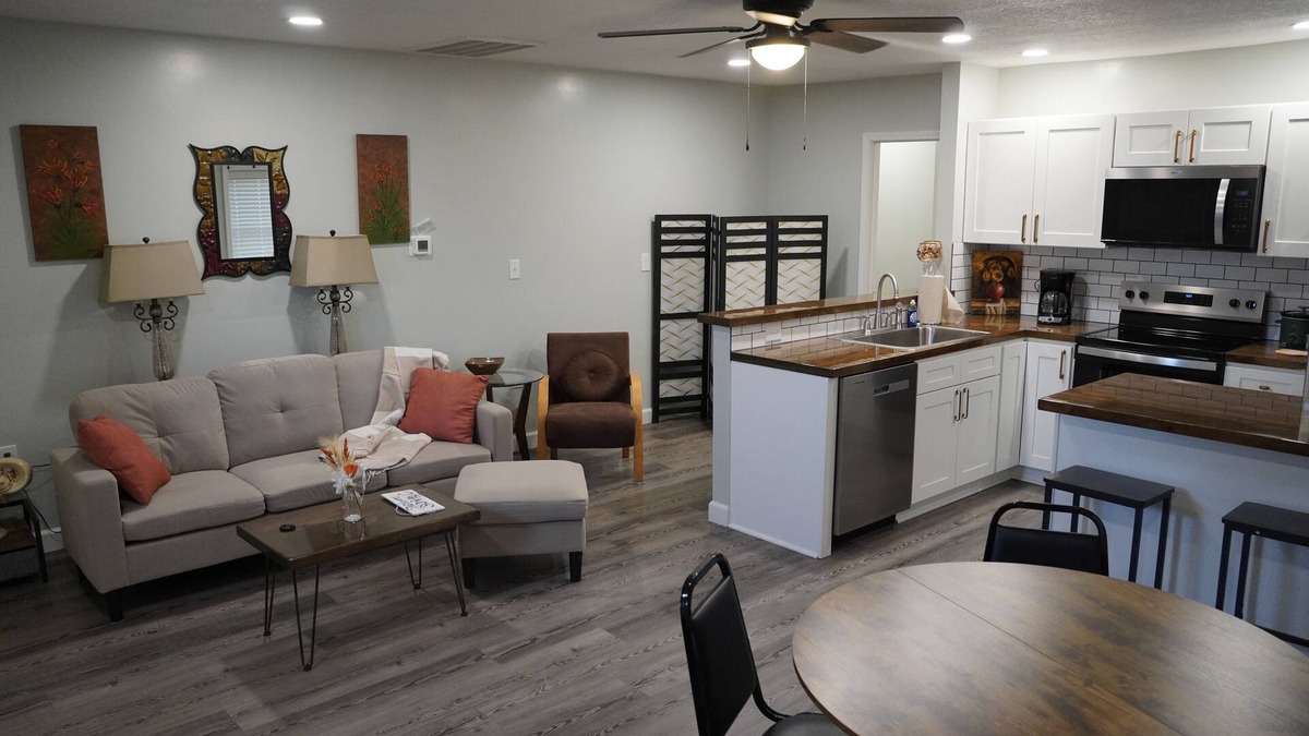 Fulton Apartment | Quaint 2BR/2BA Apartment – Rustic Country Charm in the Heart of Downtown Fulton